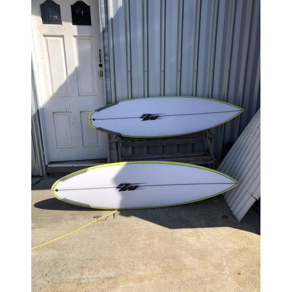 新品同様ですMGサーフボードMauricio Gilシェイプ 5'11です 検